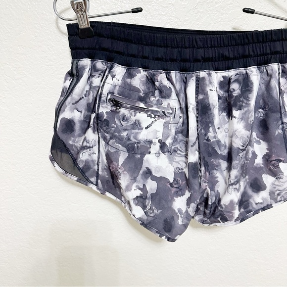 Lululemon Hotty Hot Short Mini Obscurred Black Dusty Mauve / Black size 4 - Picture 9 of 10